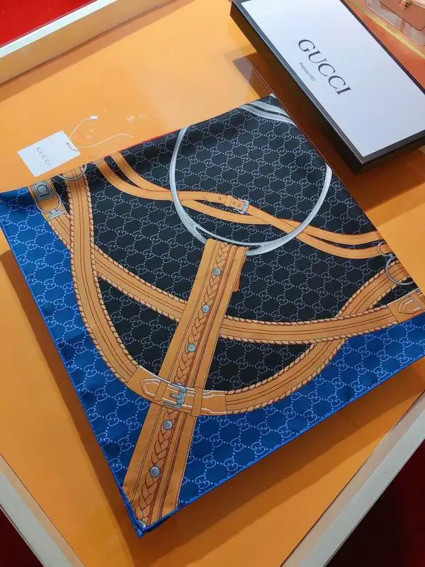 Gucci silk scarf 90X90cm  E23 (16)